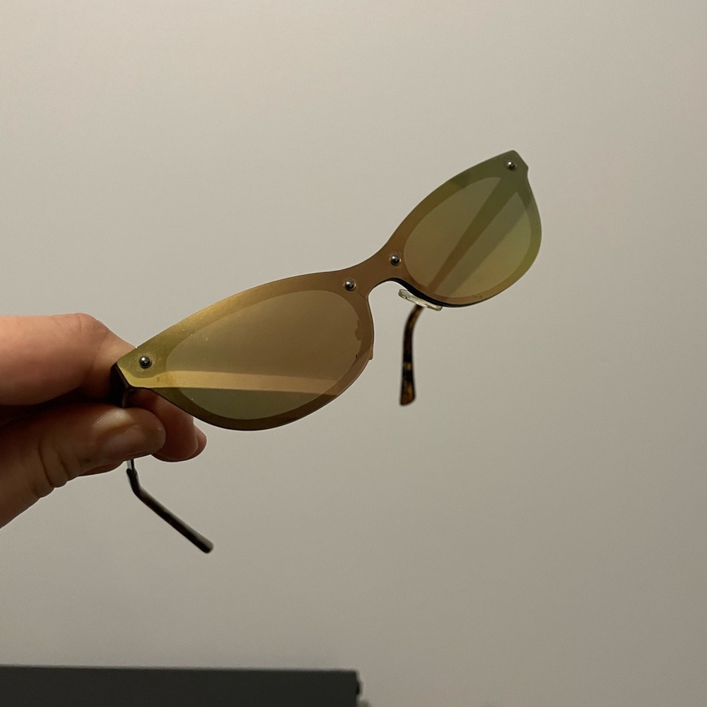 Stylish Gold Sunglasses